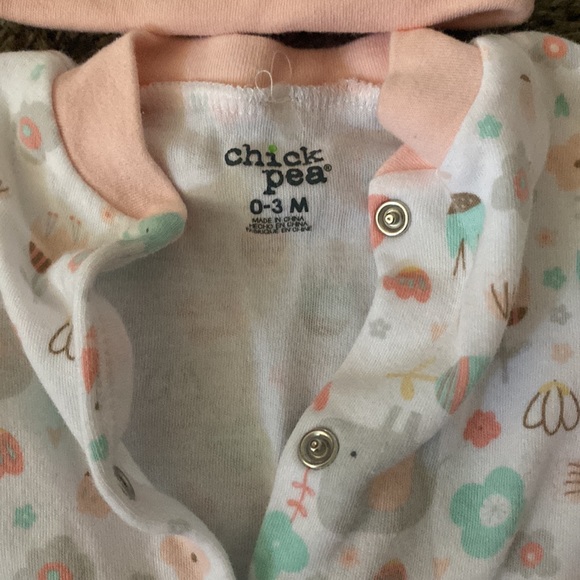 Chick pea onesie and matching hat - Picture 2 of 3